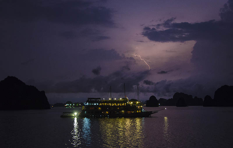 11 - Vietnam - Bahia de Halong - imagen nocturna